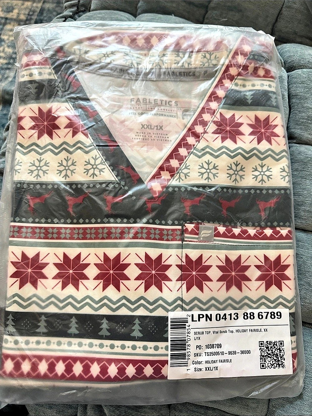 Fabletics Vital Scrub Top - Holiday Fairisle Brand: (featuring MotionTech™ 4-way